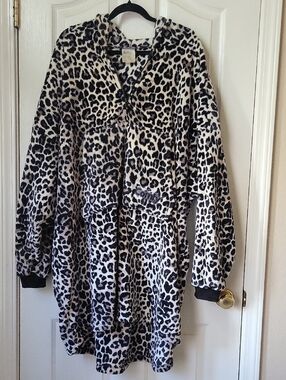 The Comfy Cozy Leopard Print Hooded Jacket - Black & White